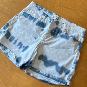 Cute Crown & Ivy shorts with 7” inseam